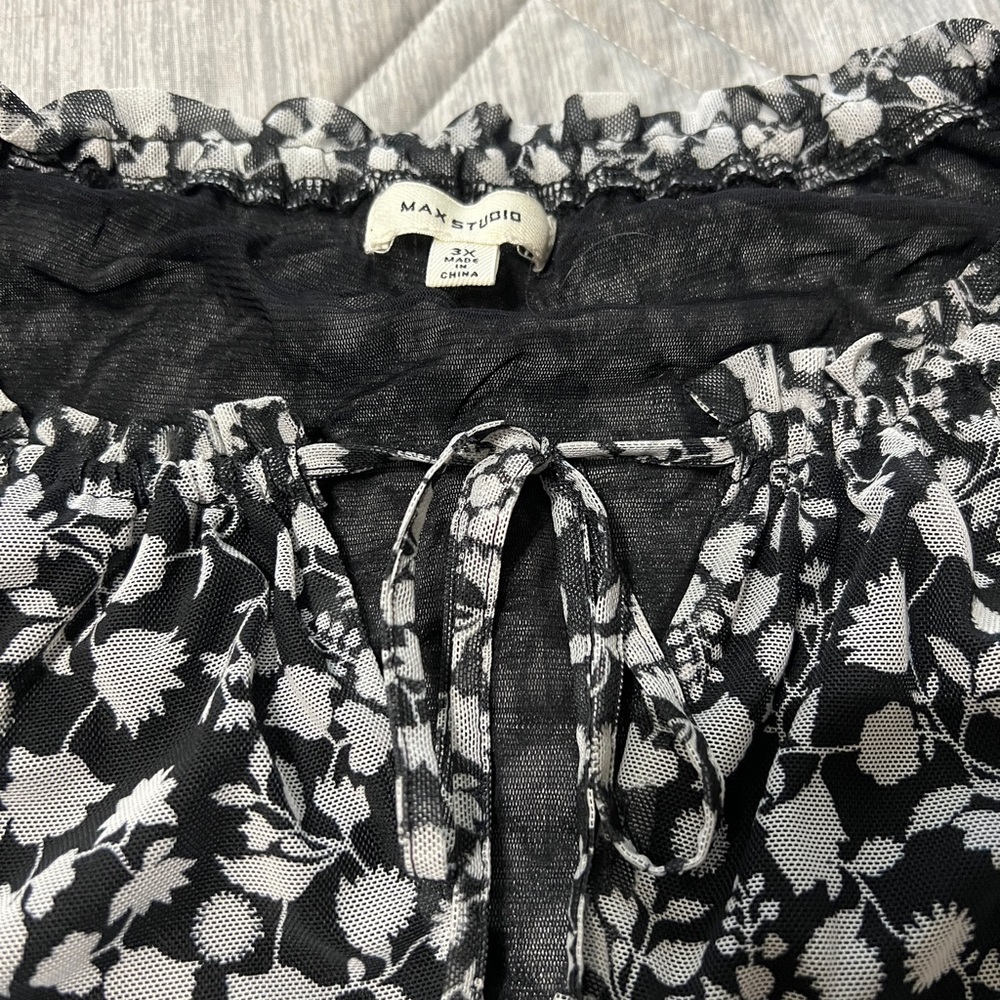 NWOT Max Studio plus size top.